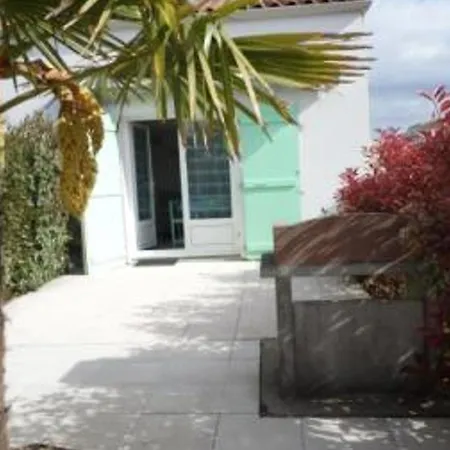 Maisonnette Accueillante Avec Piscine Et Parking A - Fr-1-194-334 Ferienhaus *