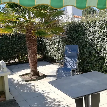 Maisonnette Accueillante Avec Piscine Et Parking A La Faute-sur-mer - Fr-1-194-334 La Faute-sur-Mer