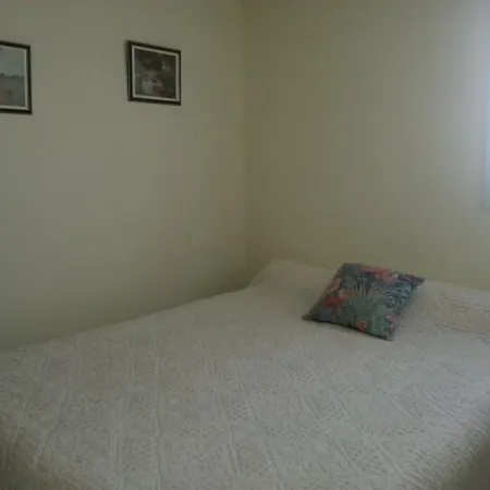 Maisonnette Accueillante Avec Piscine Et Parking A La Faute-sur-mer - Fr-1-194-334