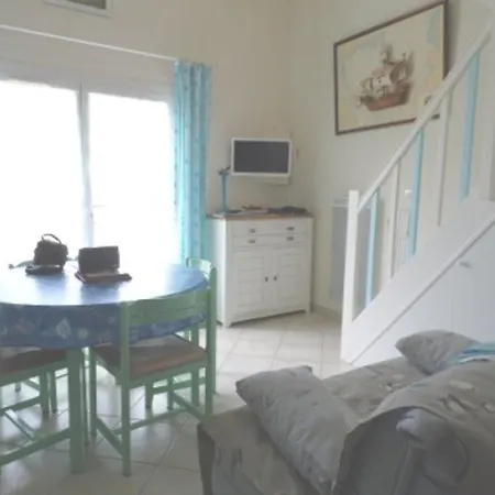 Maisonnette Accueillante Avec Piscine Et Parking A - Fr-1-194-334 La Faute-sur-Mer