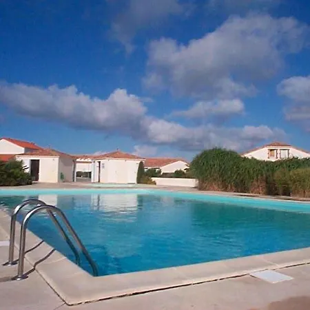 Maisonnette Accueillante Avec Piscine Et Parking A - Fr-1-194-334 La Faute-sur-Mer