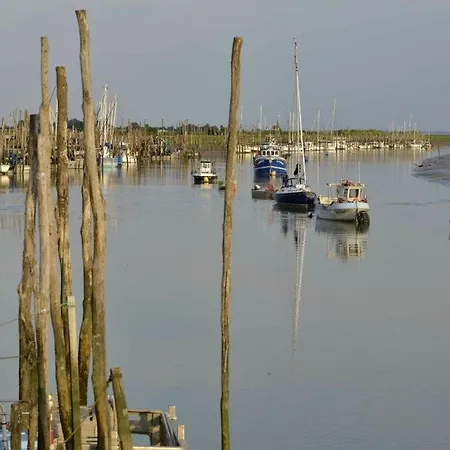 Maisonnette Accueillante Avec Piscine Et Parking A La Faute-sur-mer - Fr-1-194-334 Prázdninový dům La Faute-sur-Mer