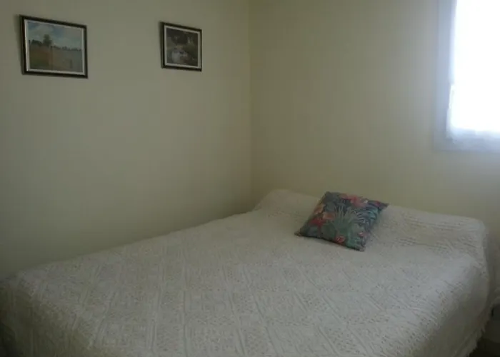 Maisonnette Accueillante Avec Piscine Et Parking A - Fr-1-194-334