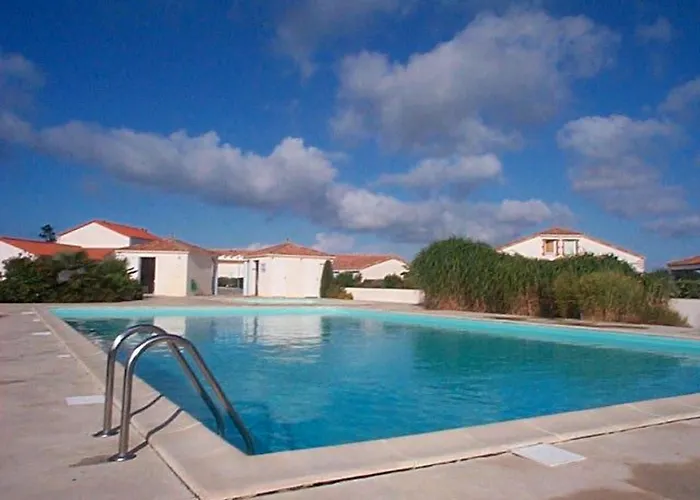 Maisonnette Accueillante Avec Piscine Et Parking A - Fr-1-194-334 La Faute-sur-Mer