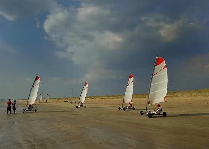 Maisonnette Accueillante Avec Piscine Et Parking A La Faute-sur-mer - Fr-1-194-334 Feriehus *